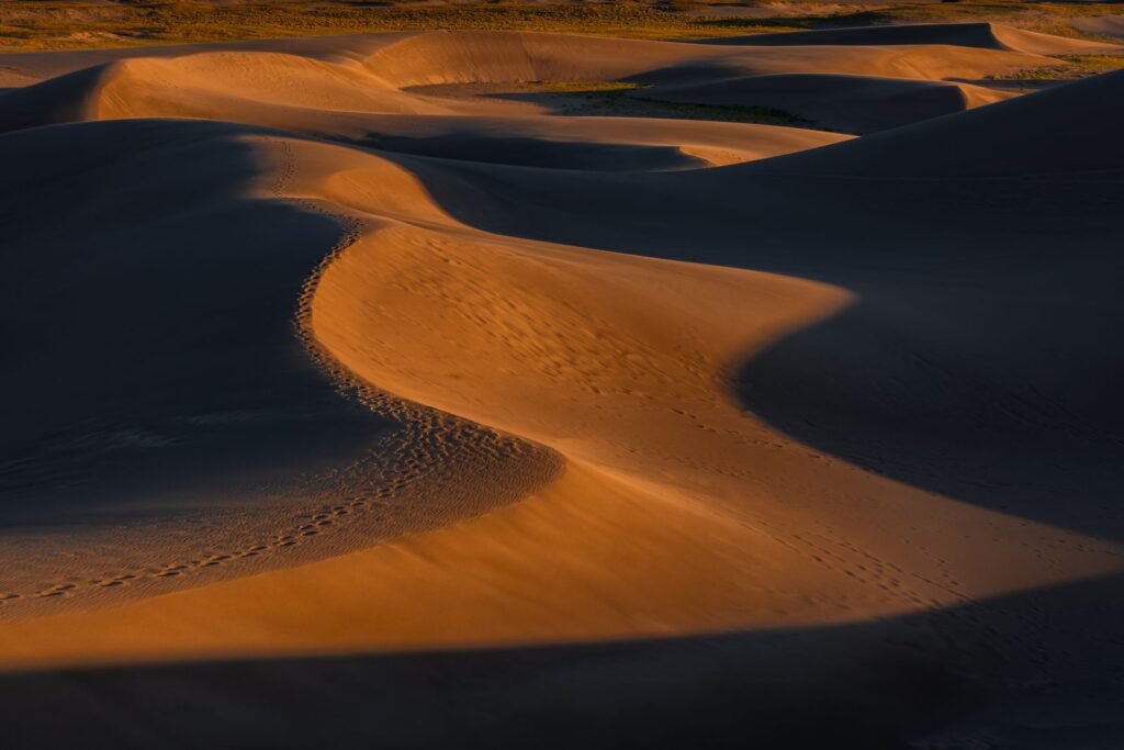 Dunas de areia dourada ao entardecer