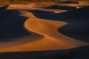 Dunas de areia dourada ao entardecer