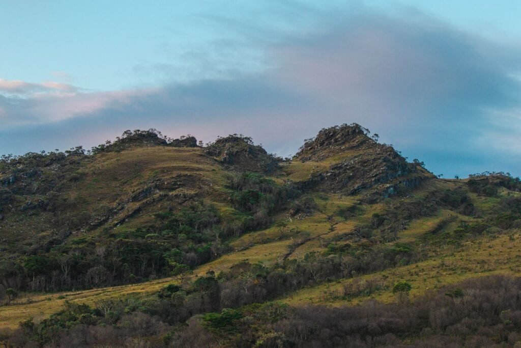 Pôr do sol sobre as colinas de São Thomé das Letras