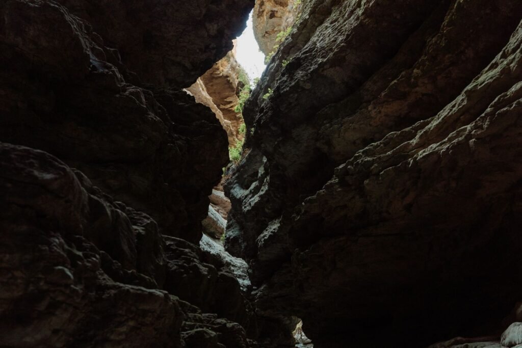 Formações rochosas em caverna de calcário